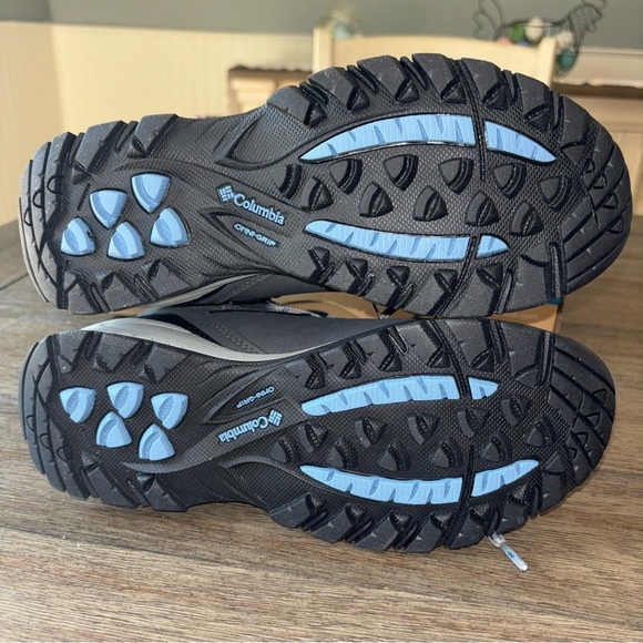 Columbia Charcoal and Black Outdoor Boots new - Picture 8 of 12